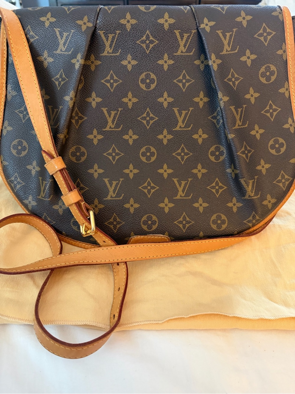 Louis Vuitton Menilmontant MM